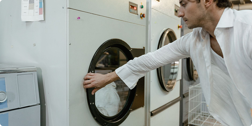 On-demand laundry app connecting booking, pickup, and delivery tracking
